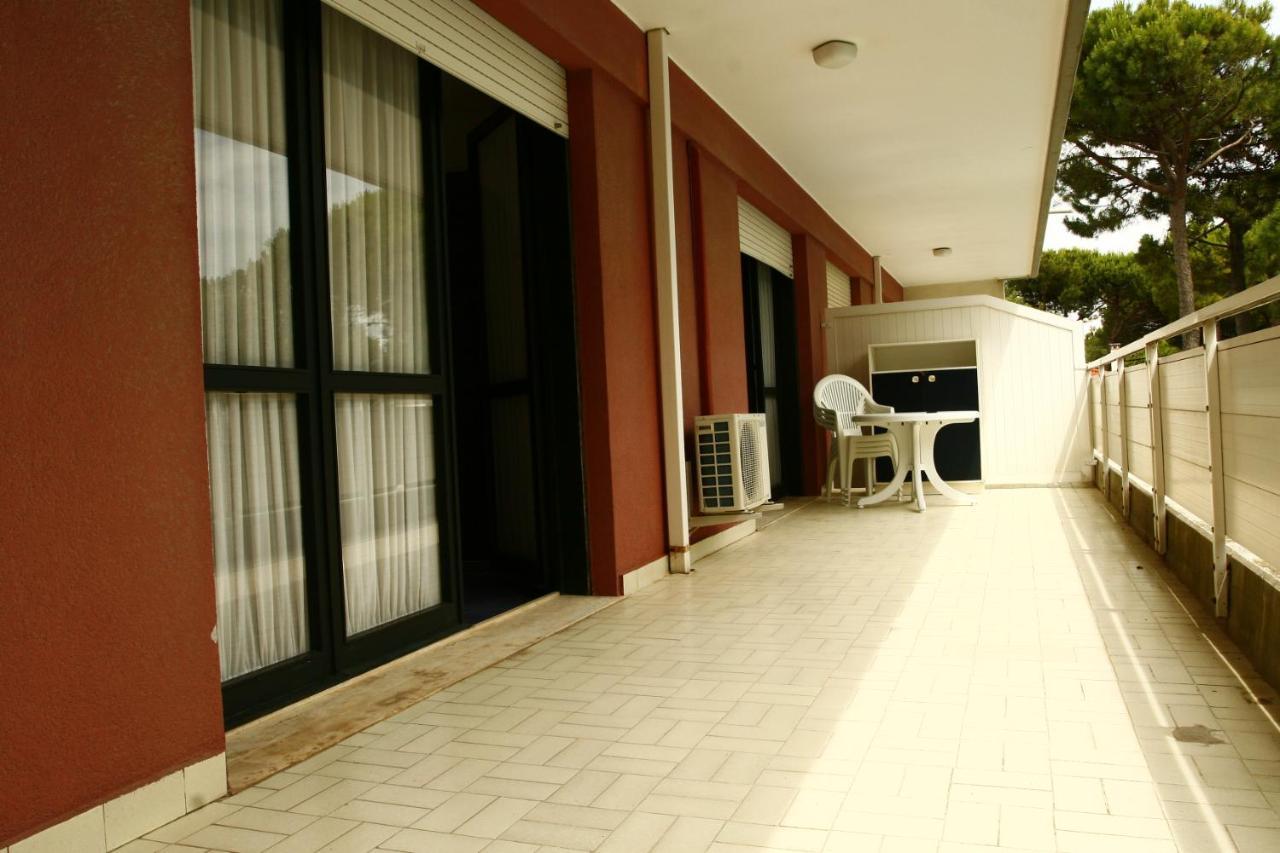 Residence La Meridiana Lignano Sabbiadoro Exteriör bild