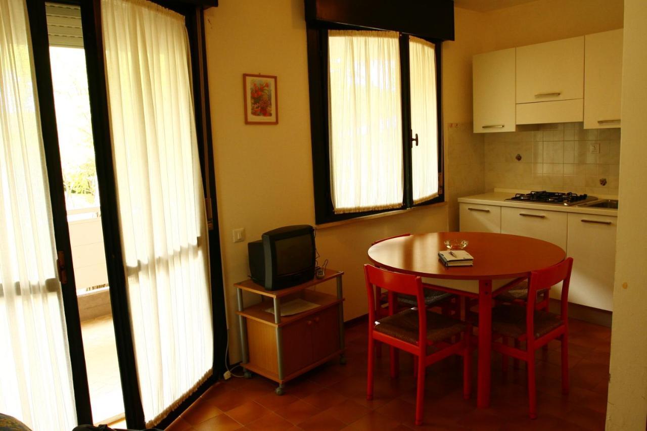 Residence La Meridiana Lignano Sabbiadoro Exteriör bild