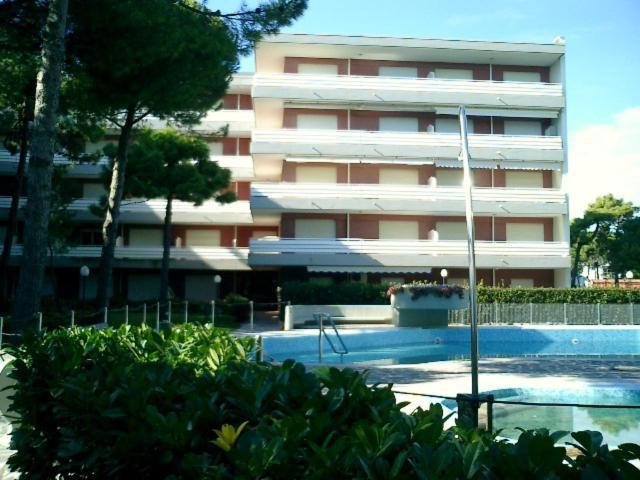Residence La Meridiana Lignano Sabbiadoro Exteriör bild
