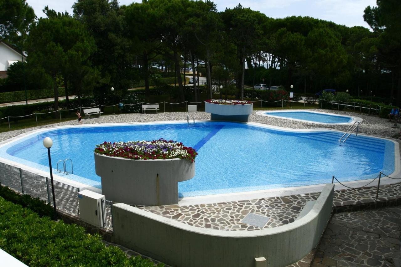 Residence La Meridiana Lignano Sabbiadoro Exteriör bild