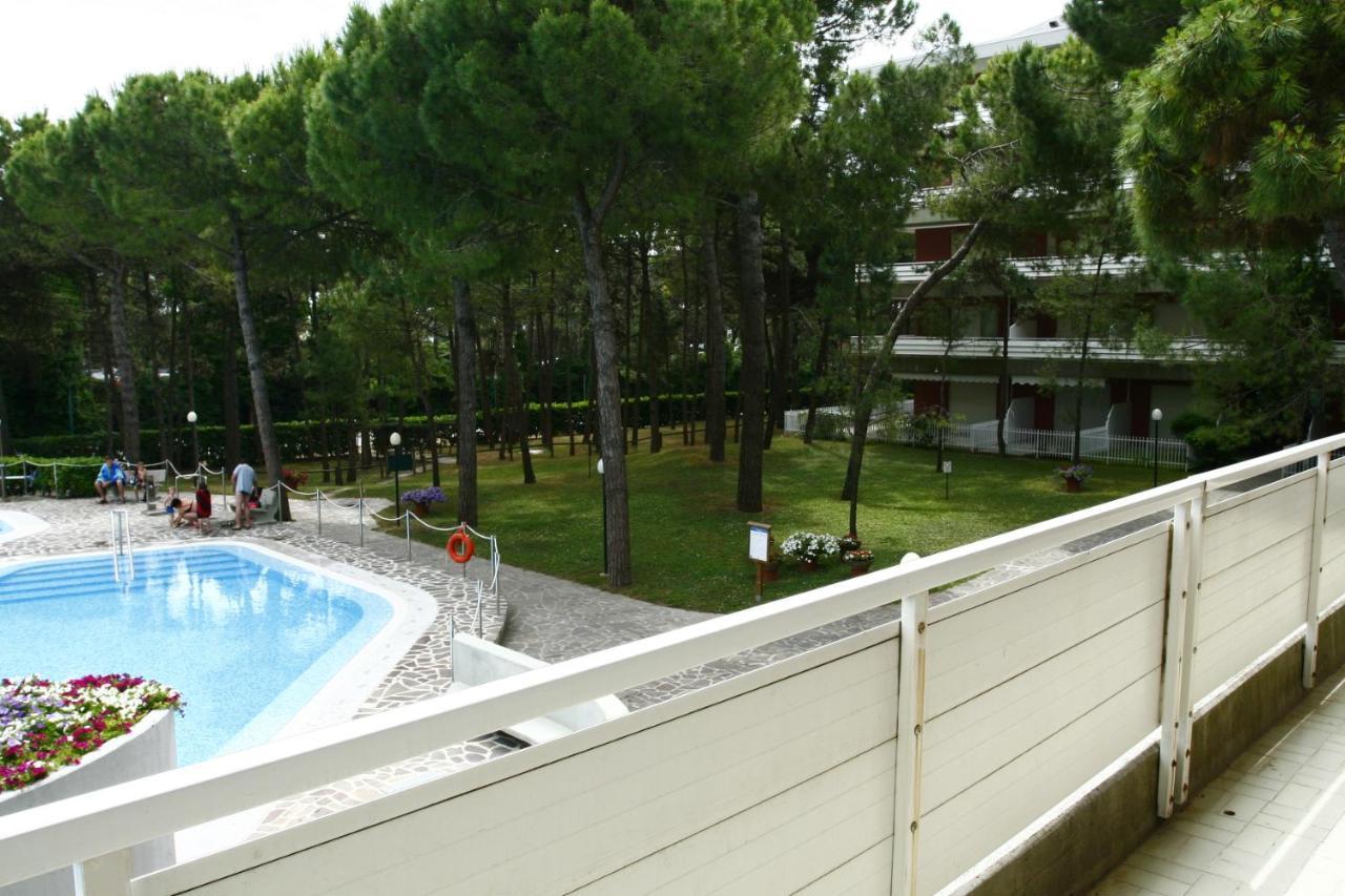 Residence La Meridiana Lignano Sabbiadoro Exteriör bild